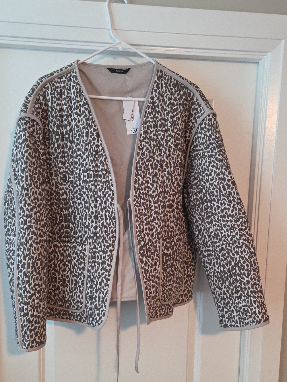 Taupe & White Patterned Women's Jacket
